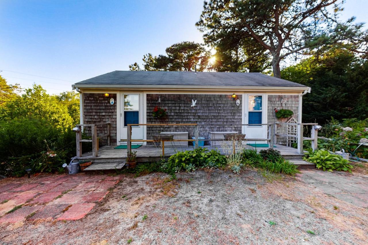 Seawind Guest Studio Hotel Nauset Heights Exterior photo